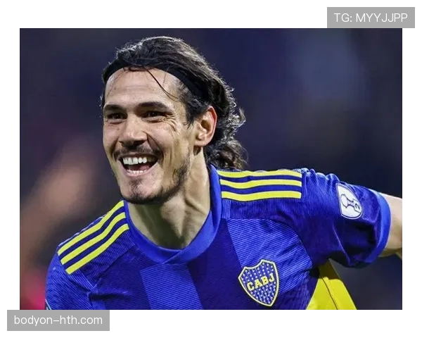 卡瓦尼家里居然没人敢跟他抢遥控器，这生活也太自律了吧！