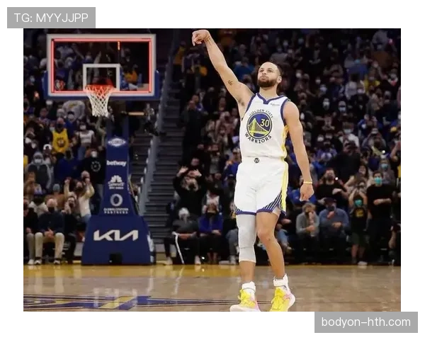 刷到斯蒂芬·库里的早餐账单，我的银行卡在旁边默哀